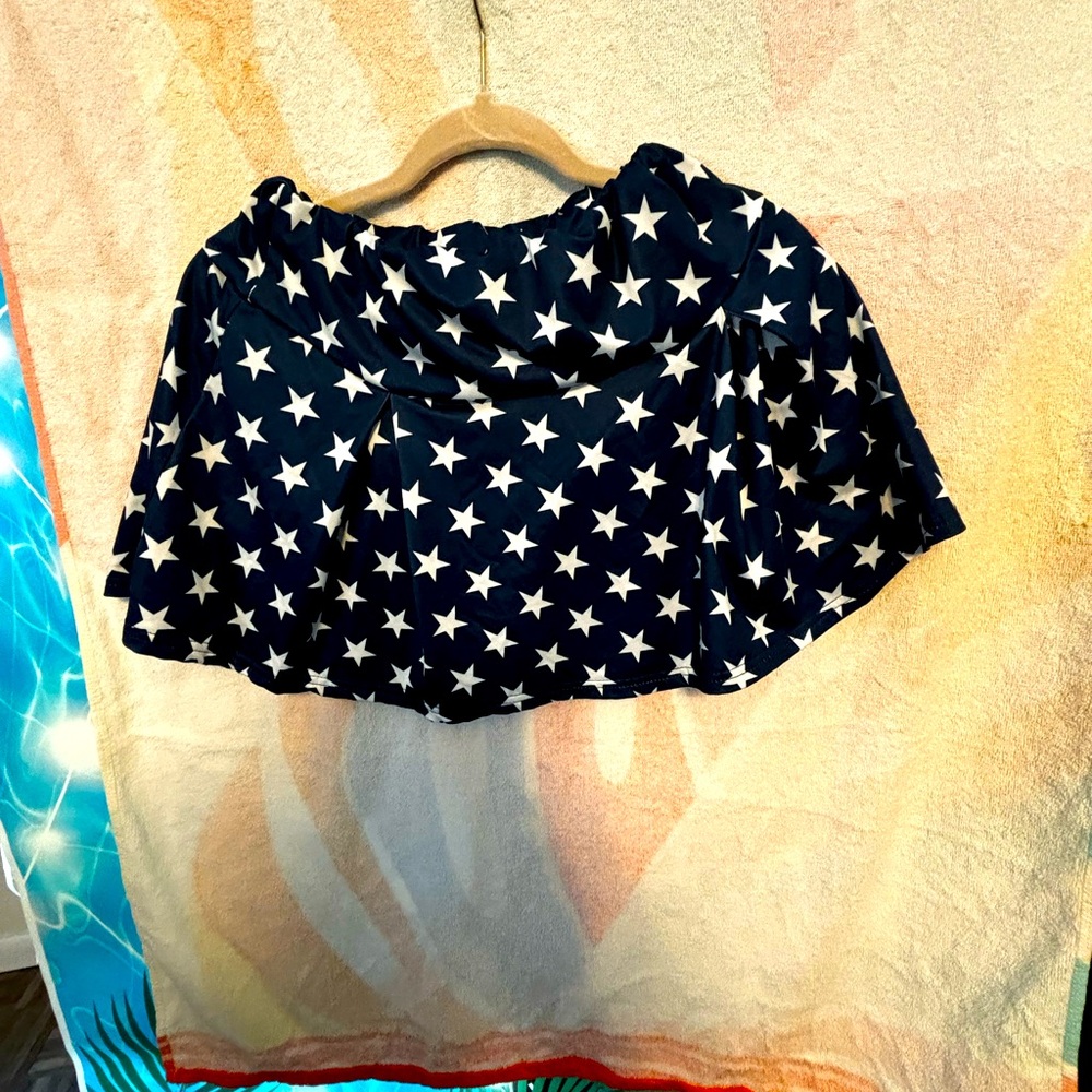 Stars and Stripes Skort. Size XL. Shorts underneath. Nylon stretchy material